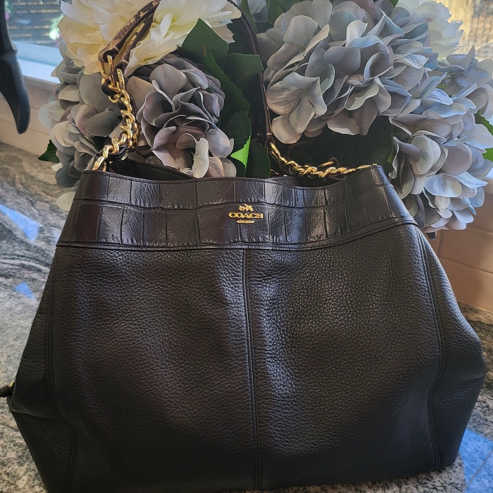 SOLD - COACH TRIPLE COMPARTMENT PURSE